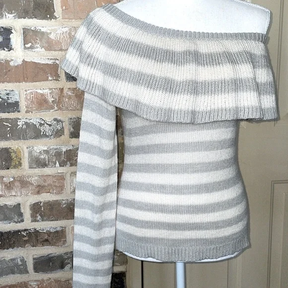 ROMEO & JULIET COTURE Y2K One Shoulder Stripe Sweater Gray & Winter White Size M - Picture 13 of 13